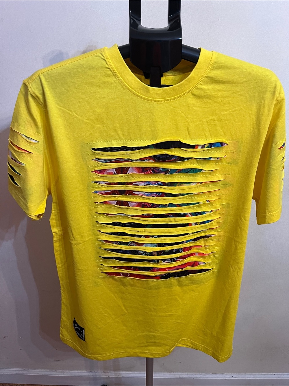 NWT Switch Remarkable Razor Slashed Graphic T-Shirt (yellow)